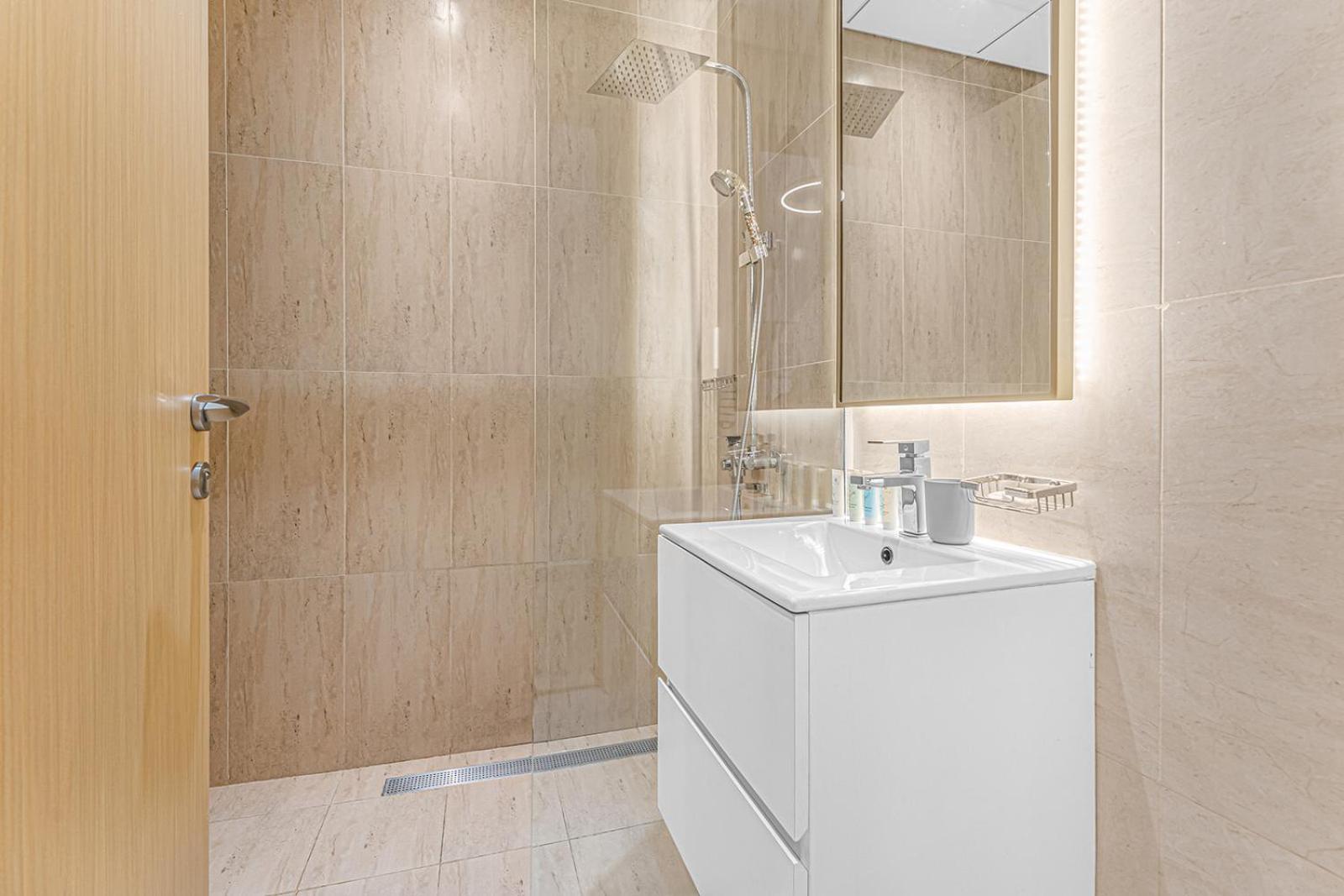 Regina Tower Apartment Dubai